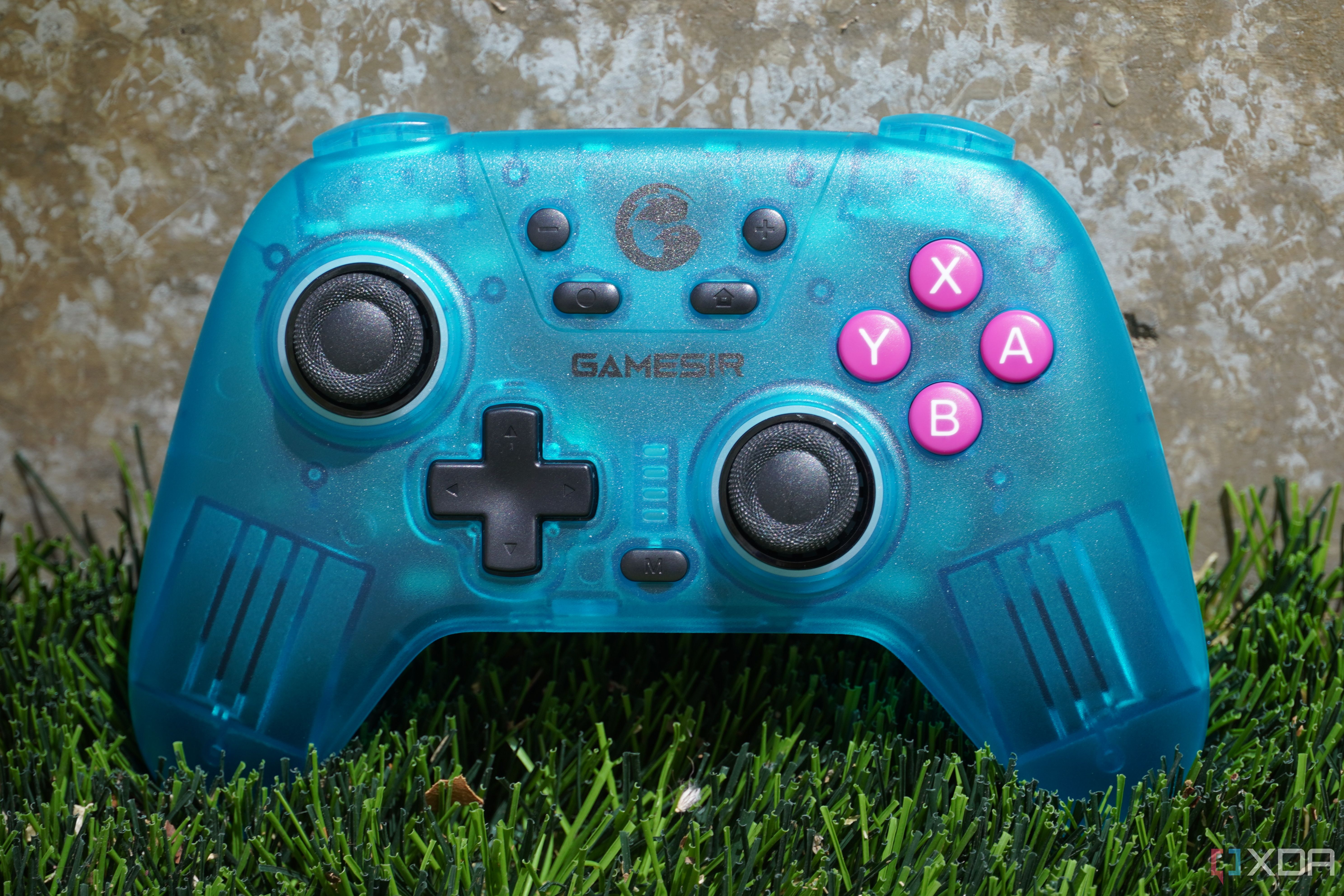 The GameSir Nova in grass.