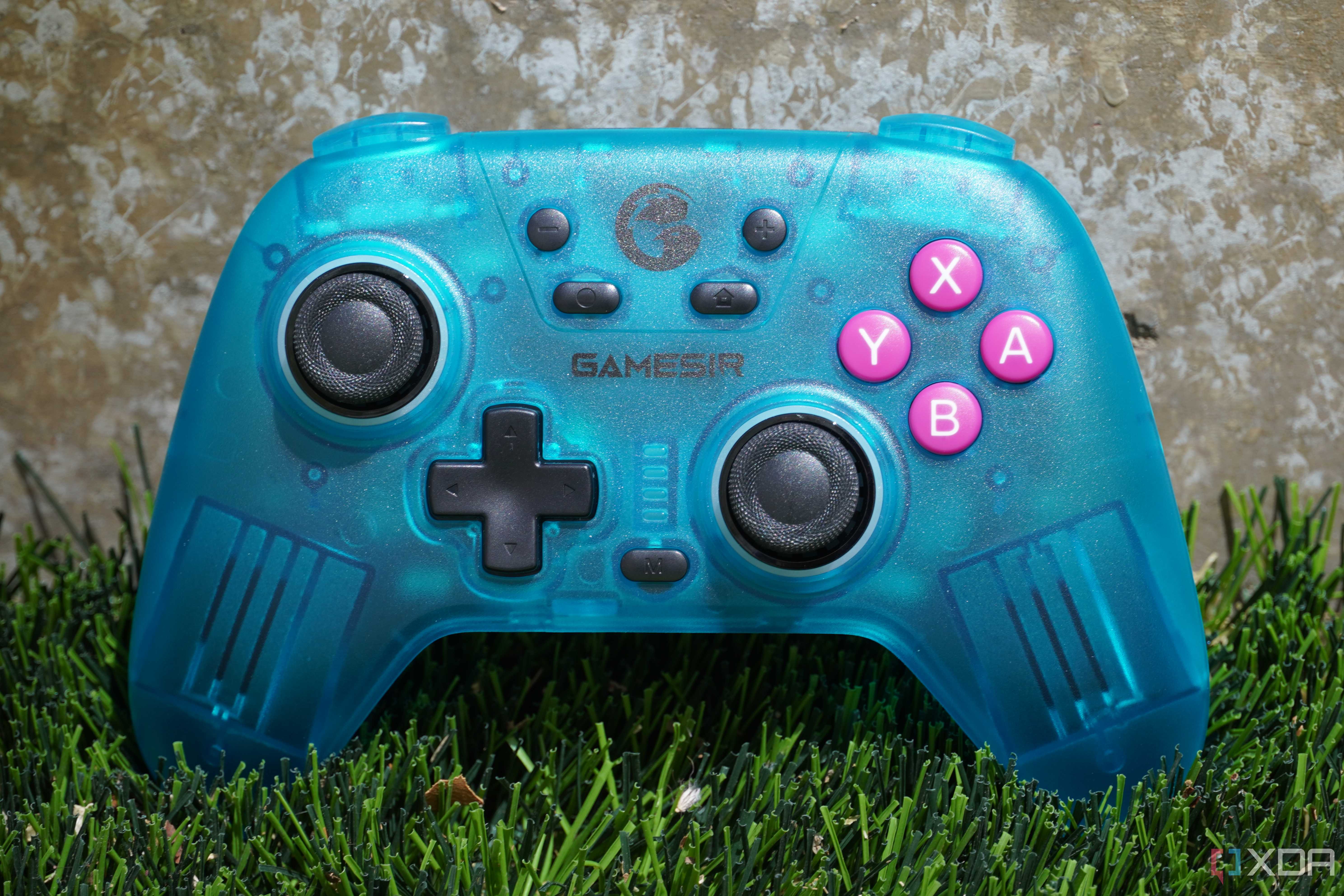 The GameSir Nova in grass.