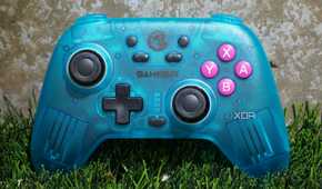 The GameSir Nova in grass.