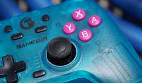 An angled view of the face buttons and joysticks on the GameSir Nova.