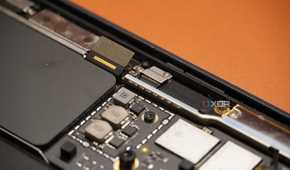 The display connector on the inside of an M1 MacBook Air.