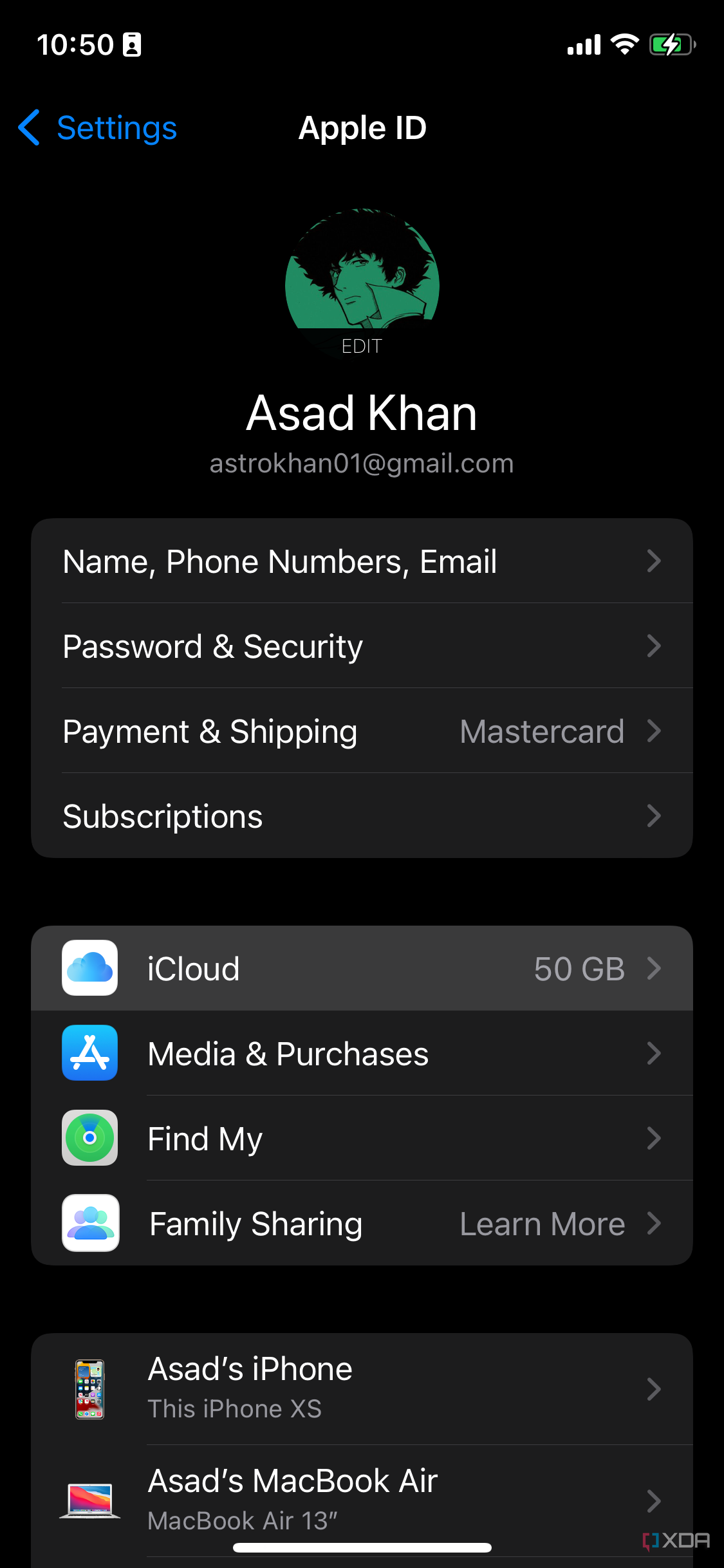 An iPhone Screenshot of the Settings app that highlights the iCloud option in the Apple ID menu.