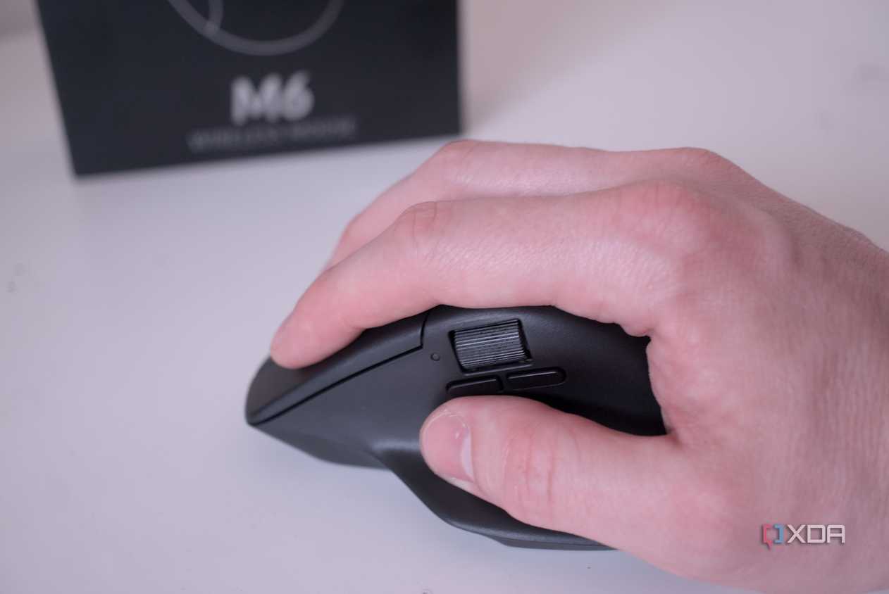 Holding the Keychron M6