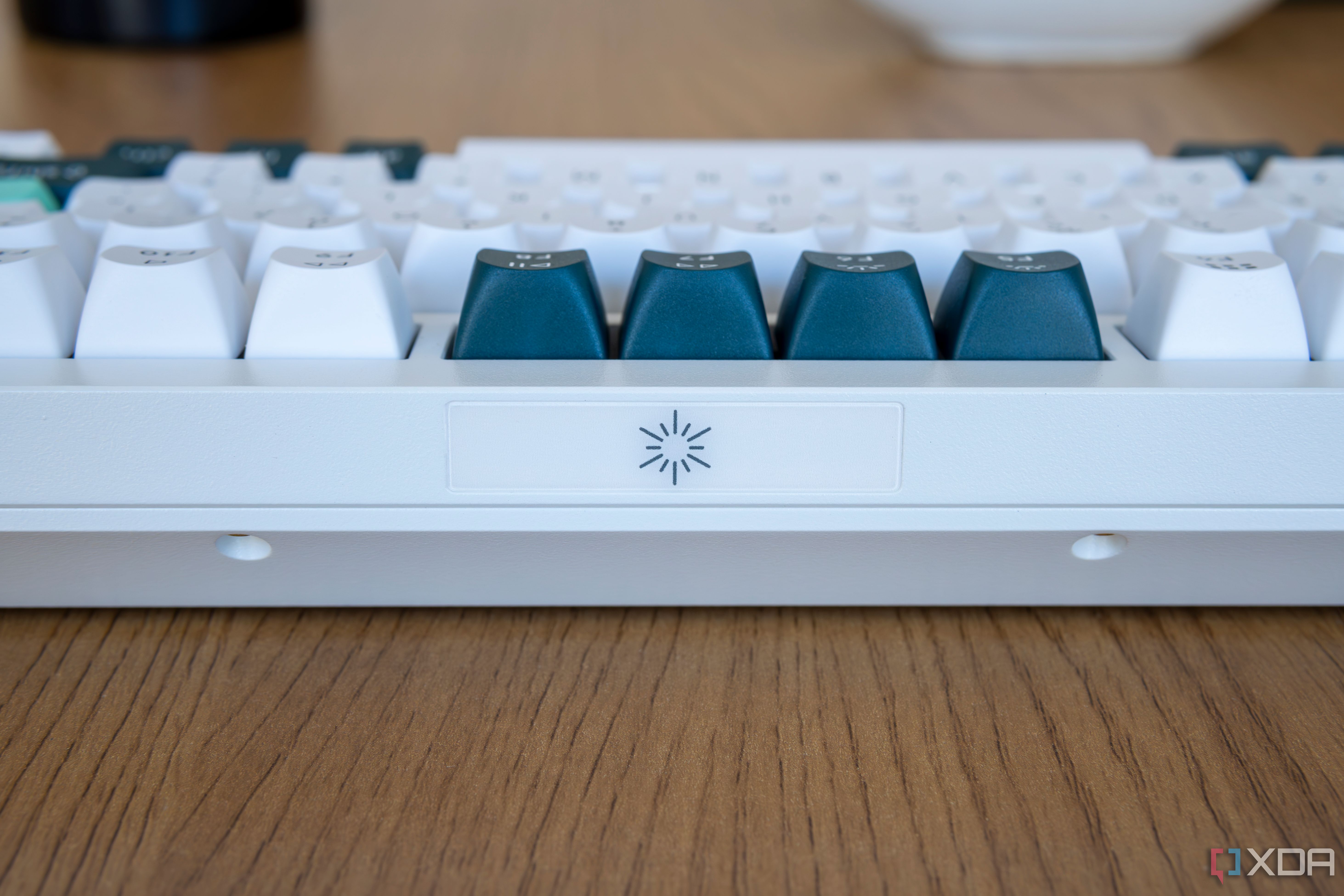Front view of the Bluetooth antenna on the Keychron H1 QE