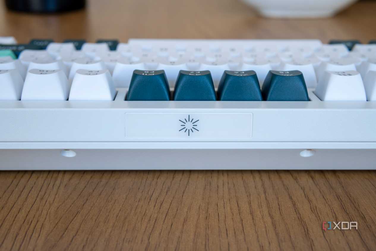 Front view of the Bluetooth antenna on the Keychron H1 QE
