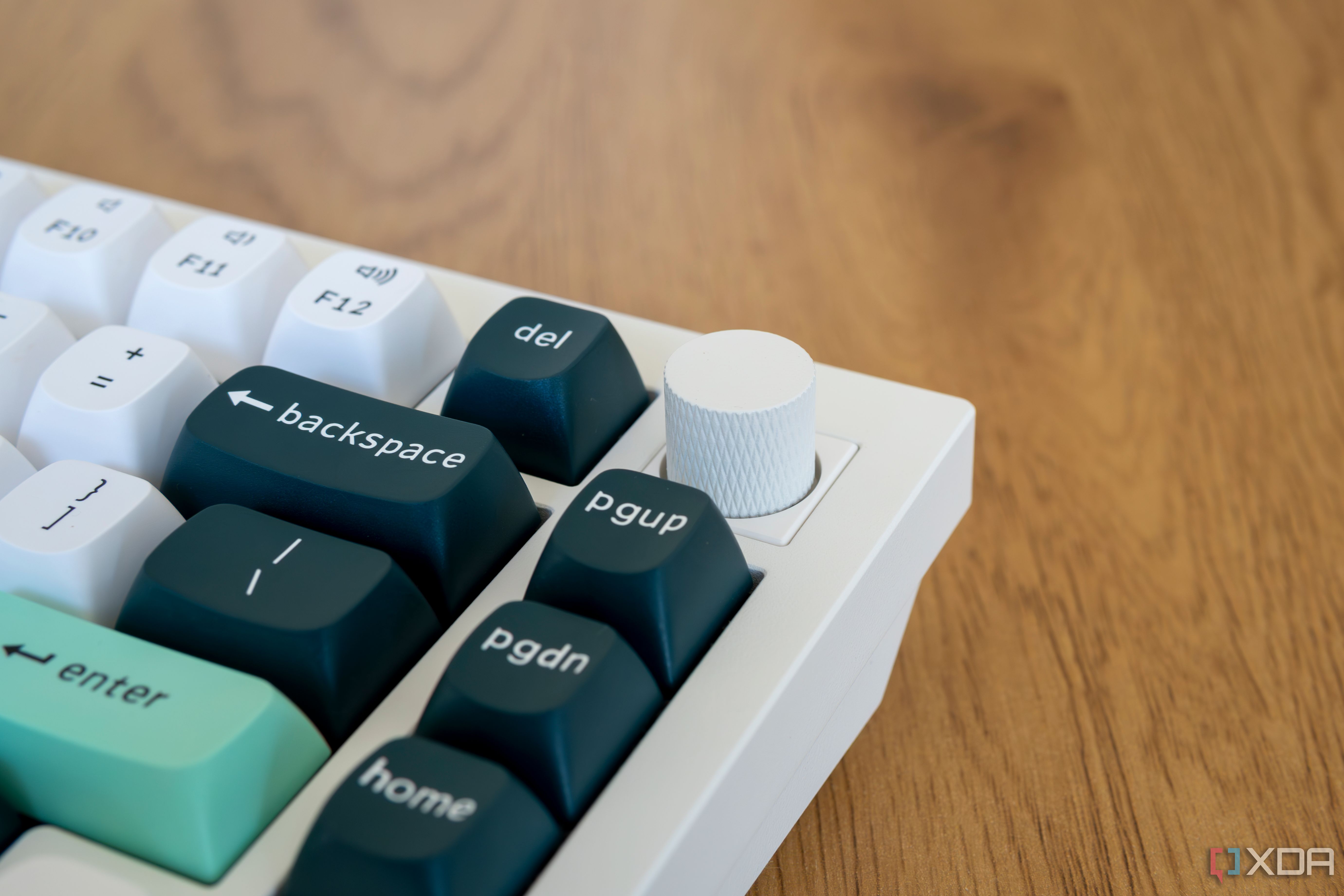 Close-up of the volume knob on the Keychron Q1 HE