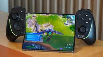 Fortnite on a Galaxy Z Fold 4 connected to the Razer Kishi Ultra.