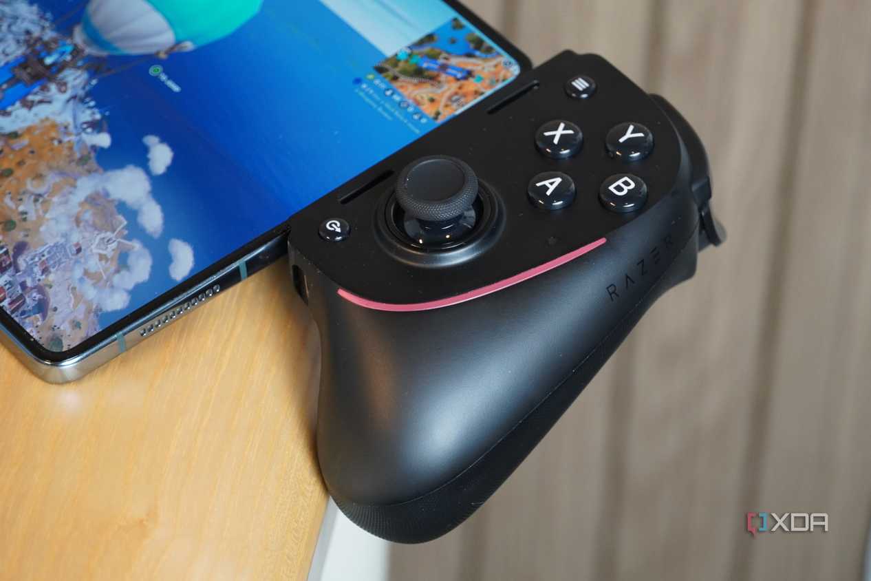 The joysticks and buttons on the Razer Kishi Ultra.