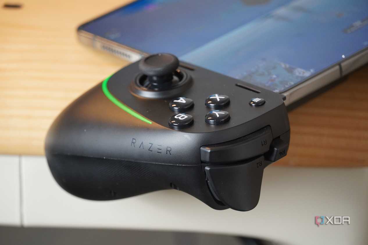 The bumper buttons on the Razer Kishi Ultra.