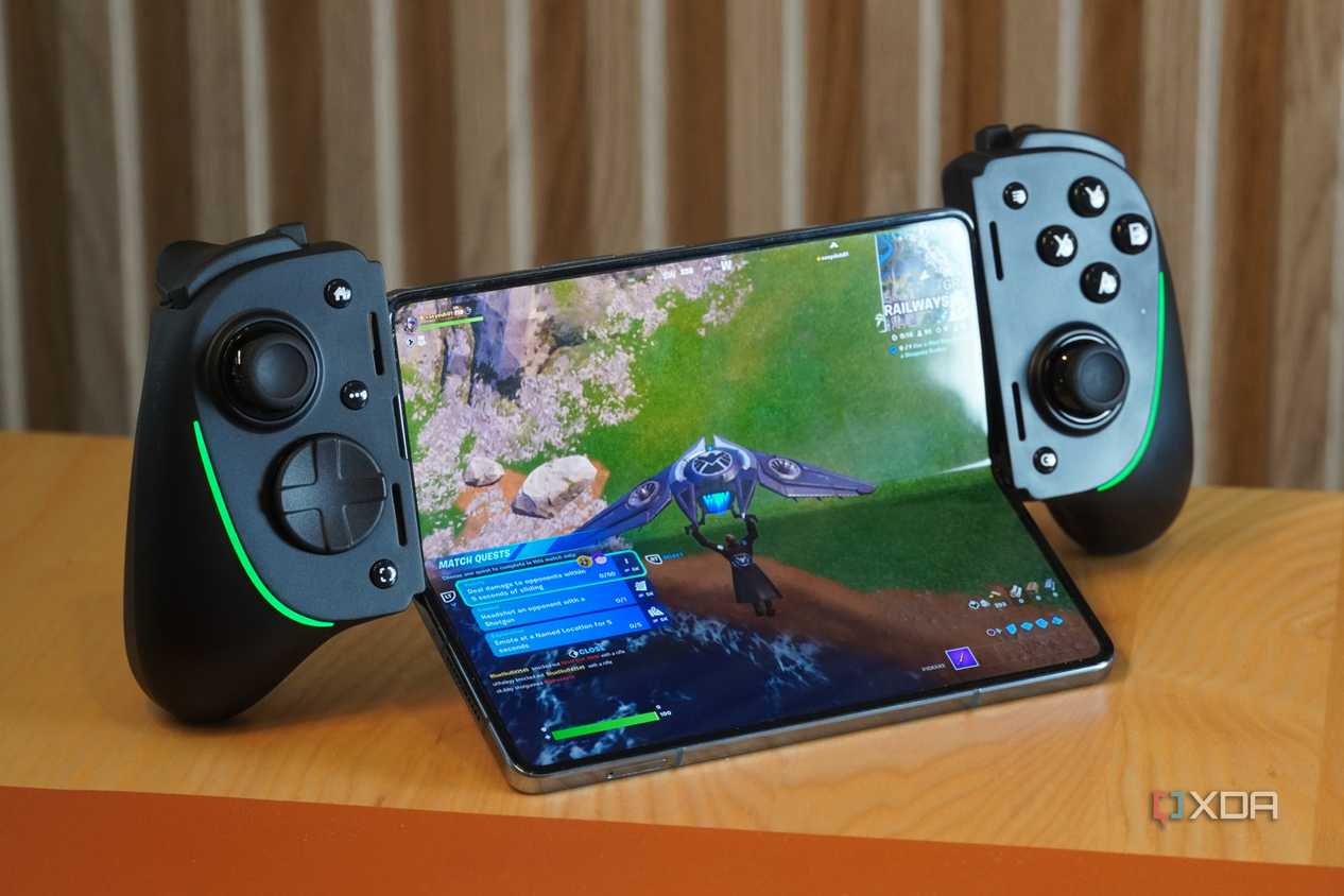 Fortnite on a Galaxy Z Fold 4 connected to the Razer Kishi Ultra.