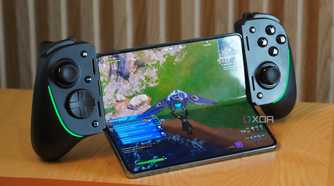 Fortnite on a Galaxy Z Fold 4 connected to the Razer Kishi Ultra.