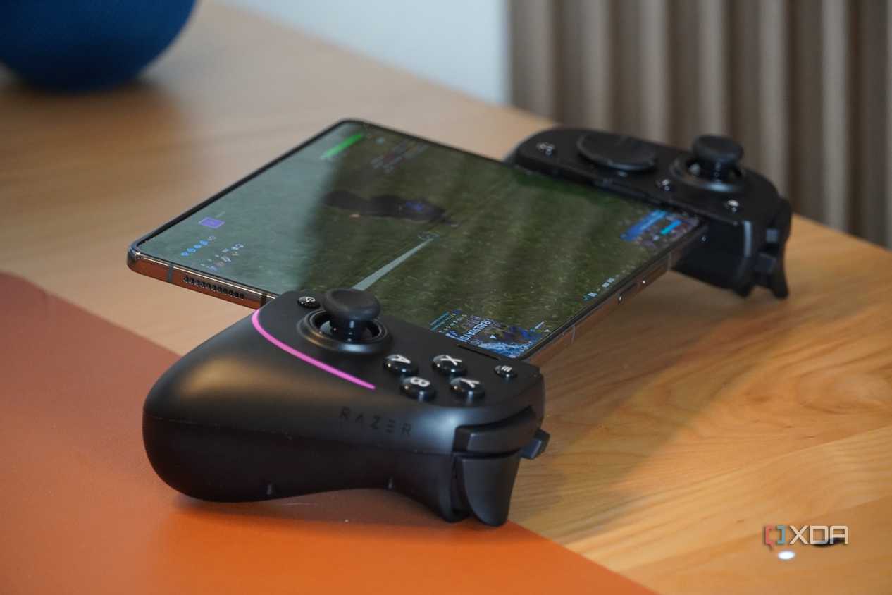 Fortnite on a Galaxy Z Fold 4 connected to the Razer Kishi Ultra.