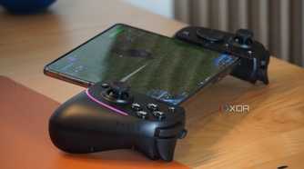 Fortnite on a Galaxy Z Fold 4 connected to the Razer Kishi Ultra.