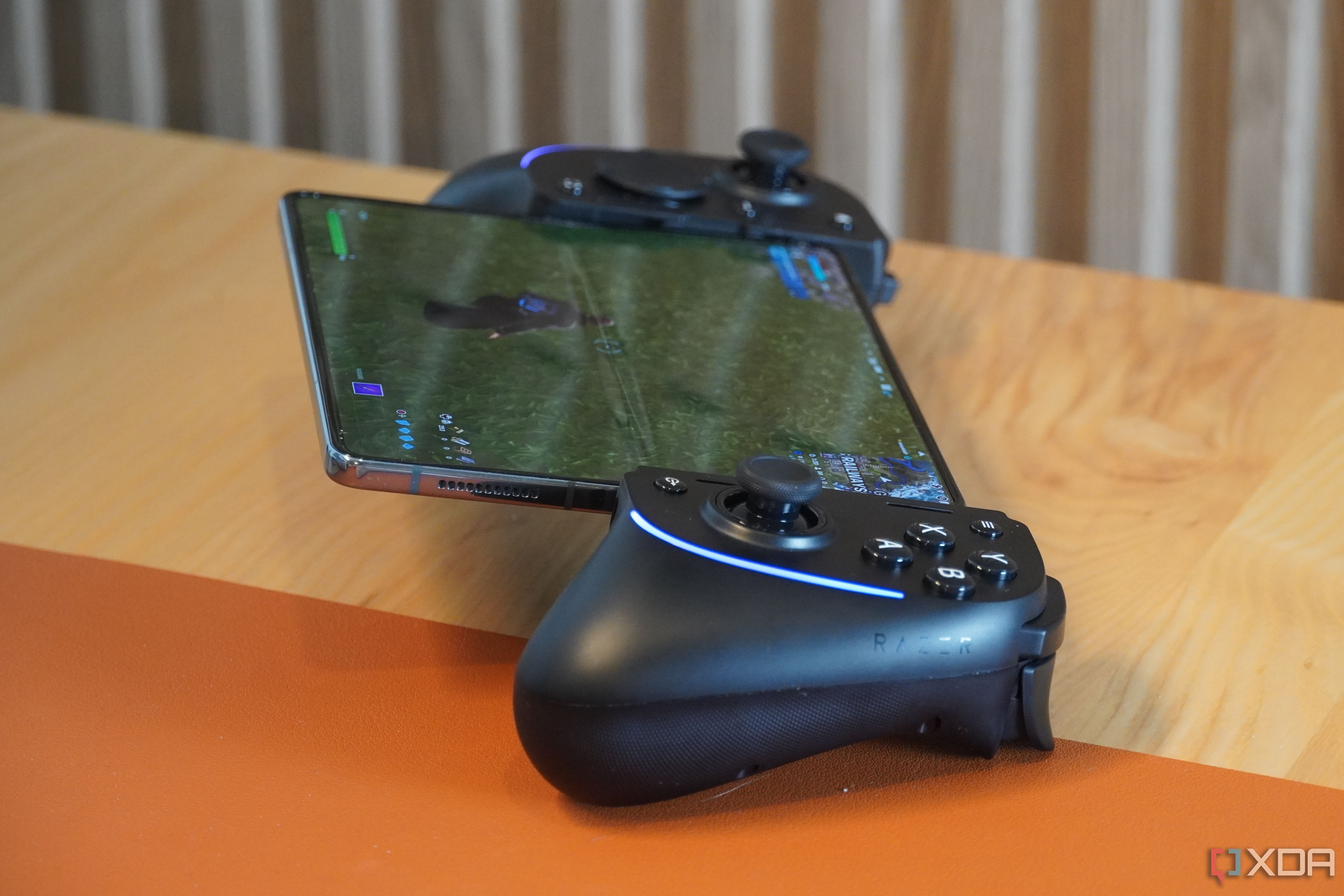 52□RAZER KISHI ULTRA RI0825-2 Razer Kishi Ultra: Elevate Mobile Gaming with Pro Controls