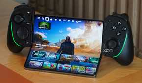 The Razer Kishi Ultra connected to a foldable.