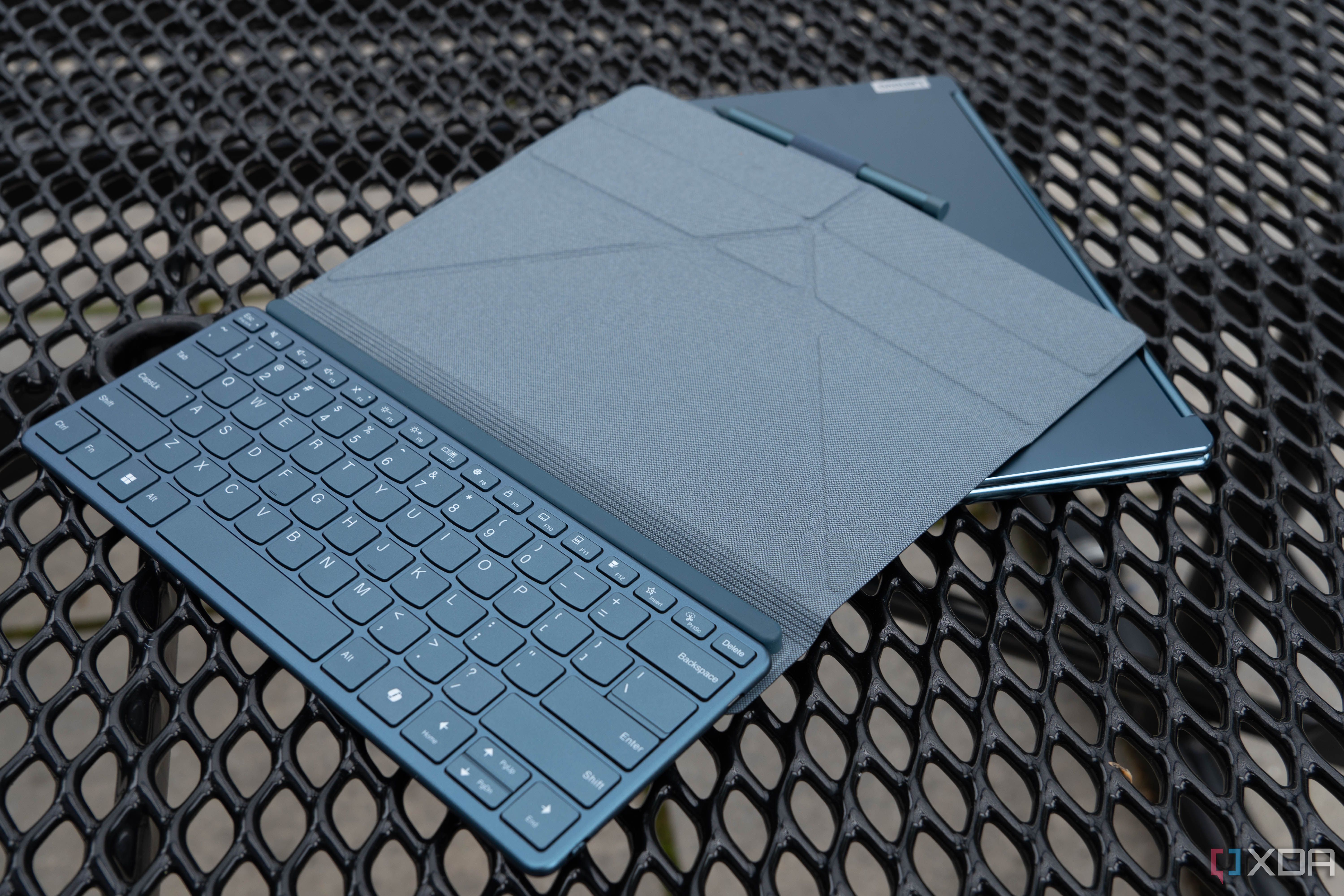 Lenovo Yoga Book 9i 2024-17