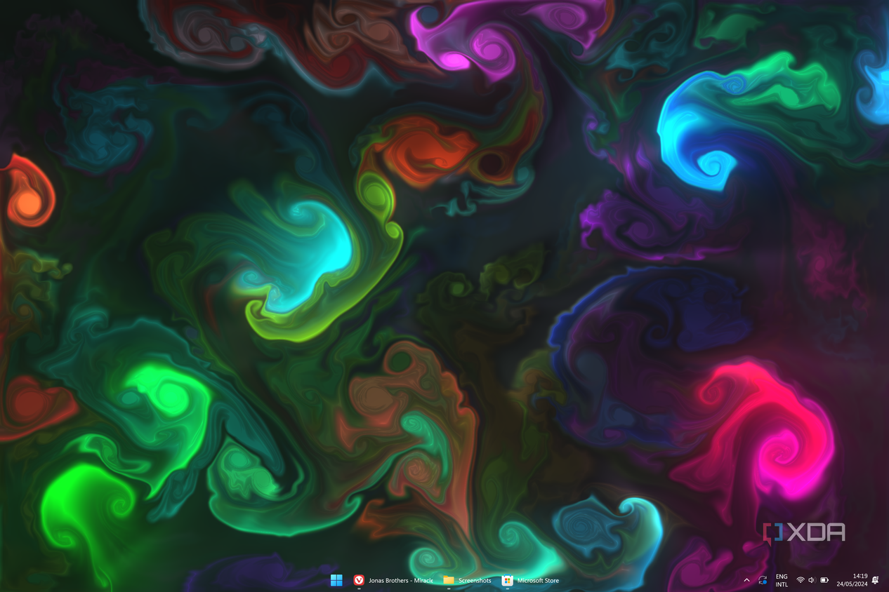 Screenshot of a Windows 11 desktop with a background with fluids of different colors in a black background