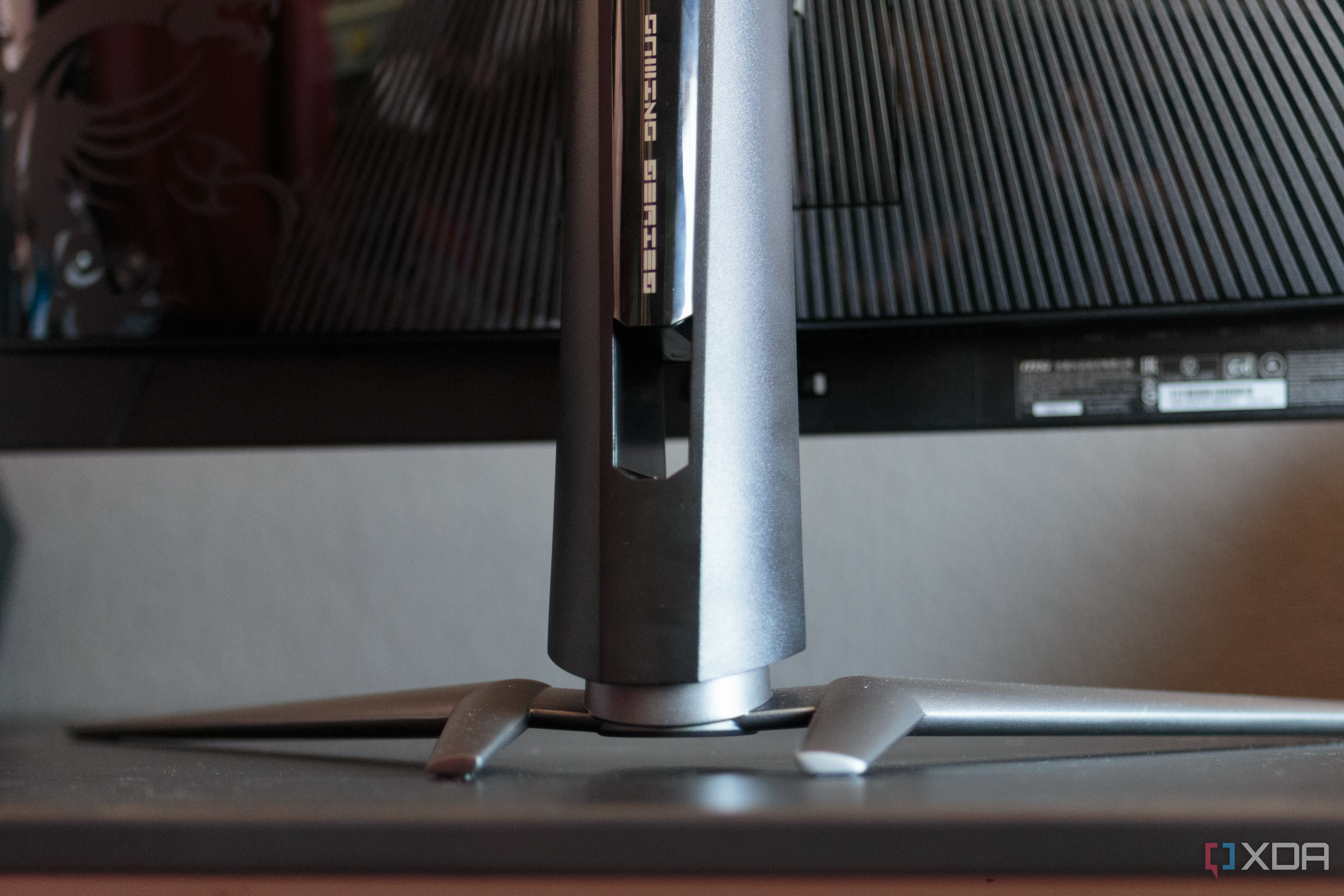 The rear of the stand and feet of the MSI MAG 341CQP.