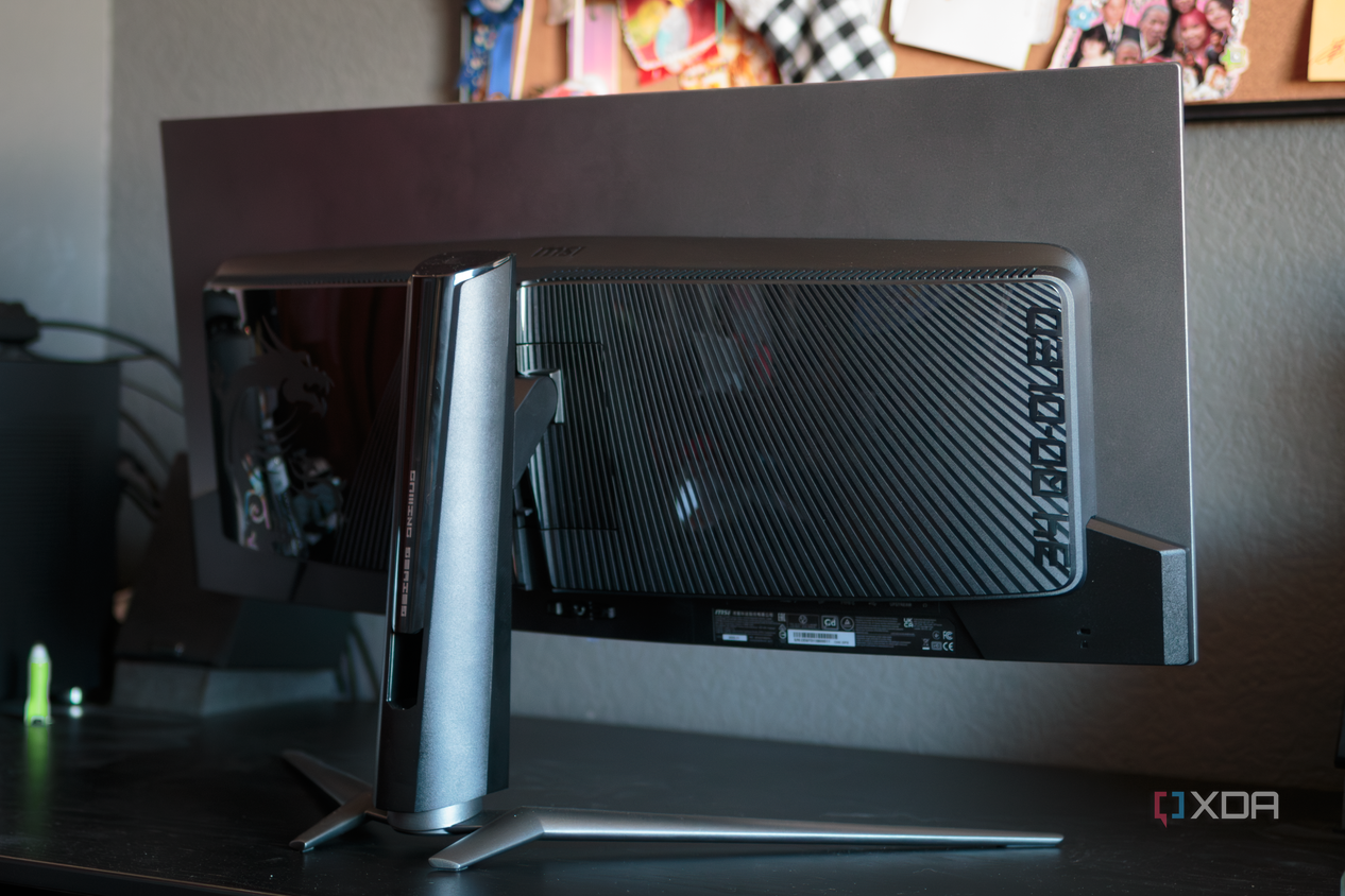 The rear view of the MSI MAG 341CQP.