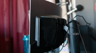 The thin sides and rear housing on the MSI MAG 341CQP.