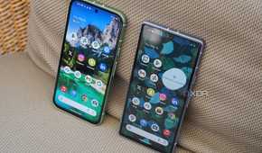 The Pixel 8a and Pixel 7a displays on.