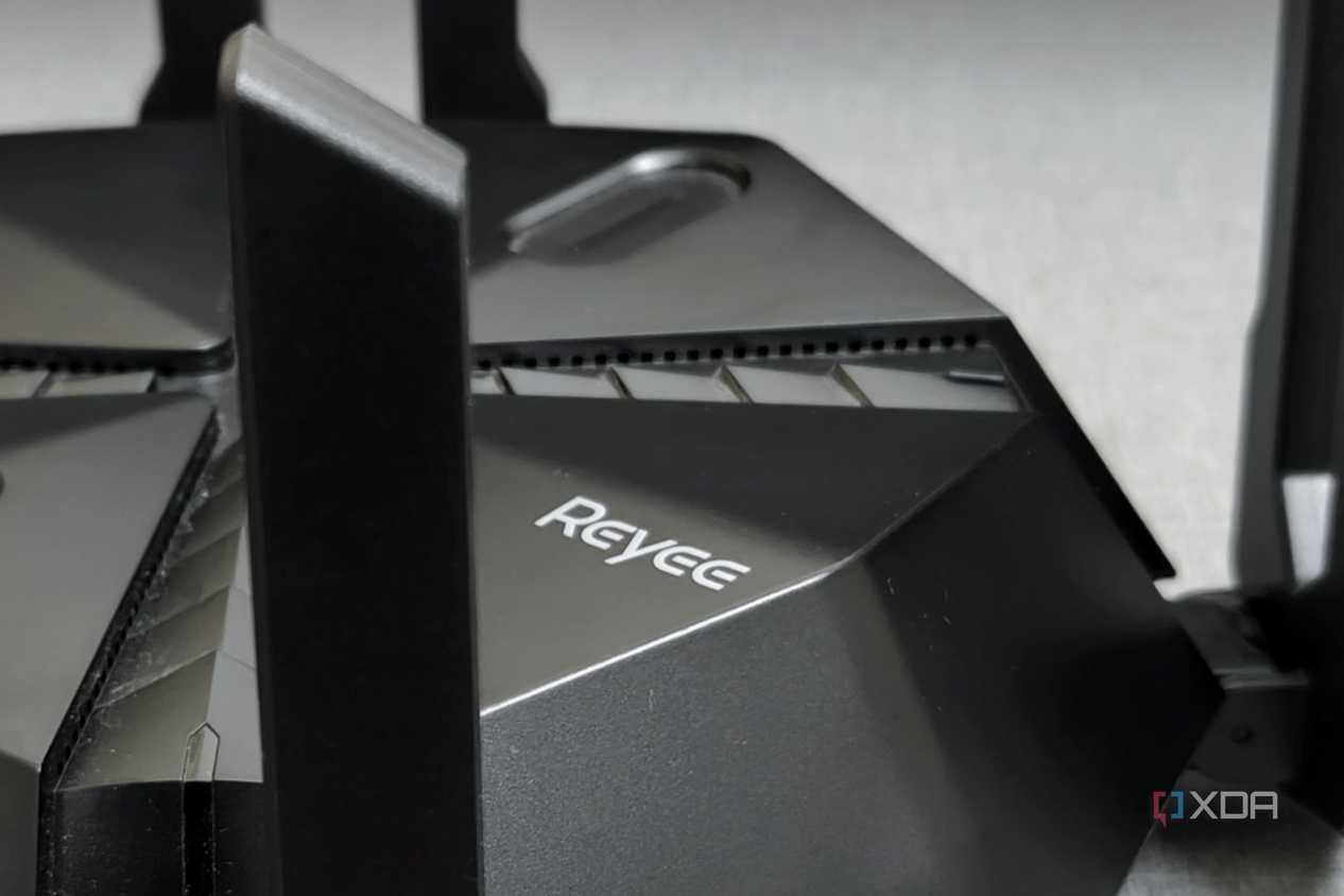 An image showing the Reyee E6 AX6000 gaming router.