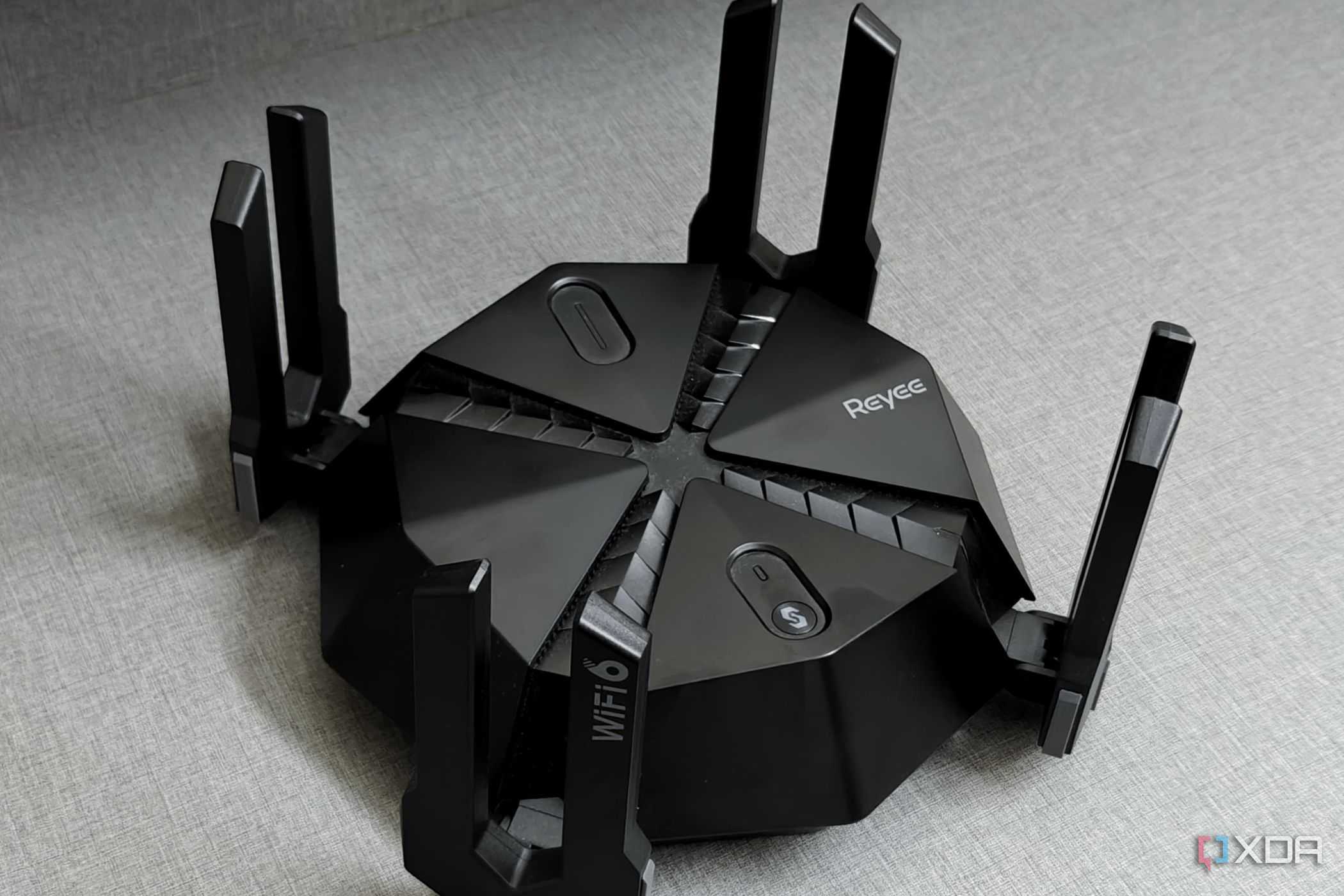 An image showing the Reyee E6 AX6000 gaming router that's kept on a wooden desk.
