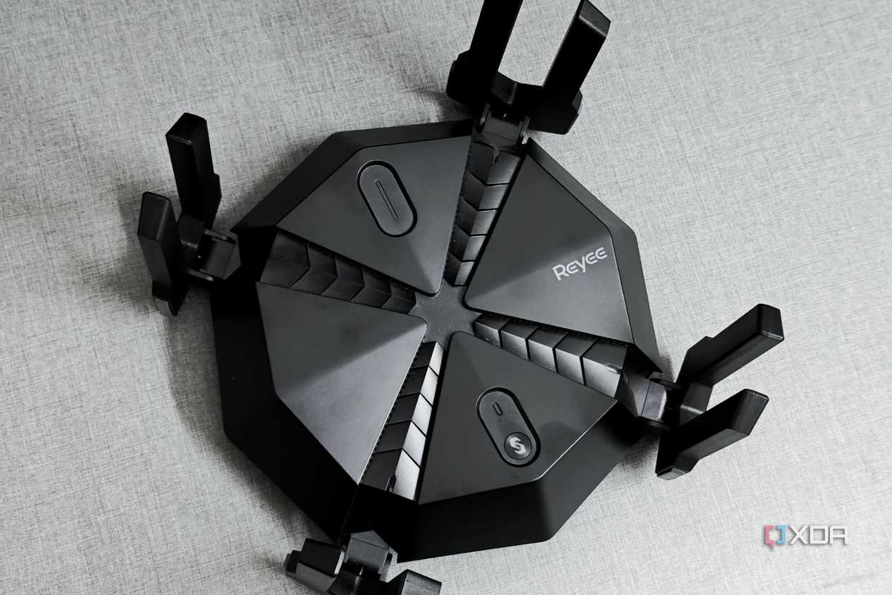 An image showing the top of the Reyee E6 AX6000.