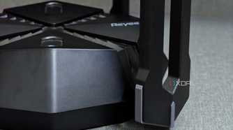 An image showing the side profile of the Reyee E6 gaming router kept on the desk.