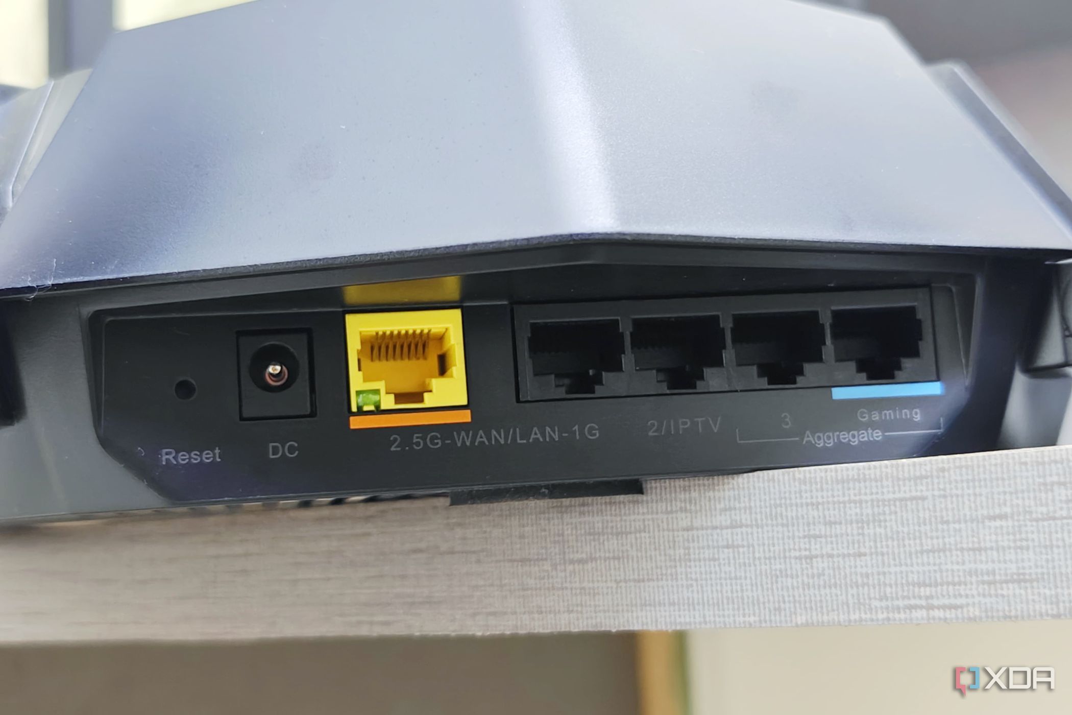An image showing the Reyee E6 router ports.