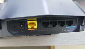 An image showing the Reyee E6 router ports.