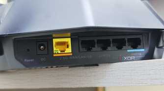 An image showing the Reyee E6 router ports.