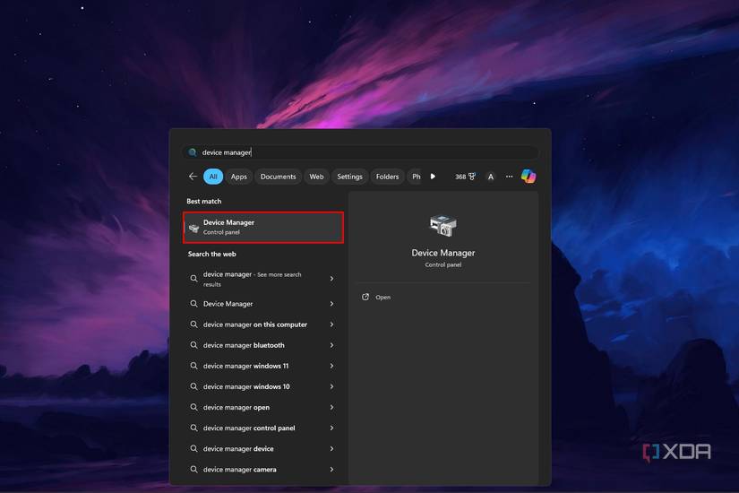 Windows 11 screenshot that highlights the device manager app in the Start menu.