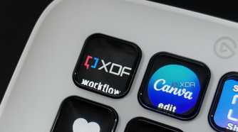 An image showing the Stream Deck Neo displaying a button with XDA logo.