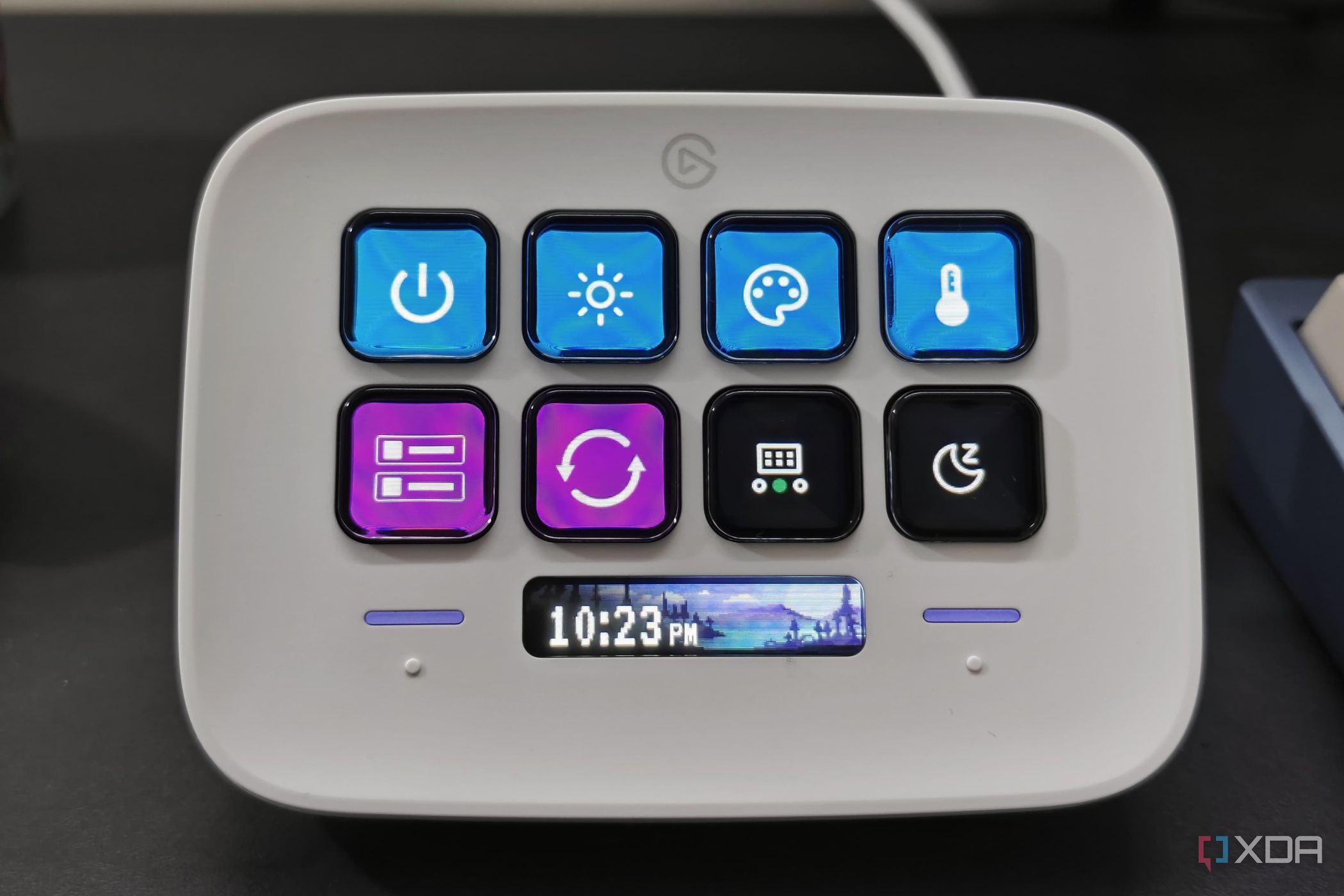 【箱あり】Elgato Stream Deck Neo Amazon.com: Elgato Stream Deck Neo – 8 Customizable Keys, 2