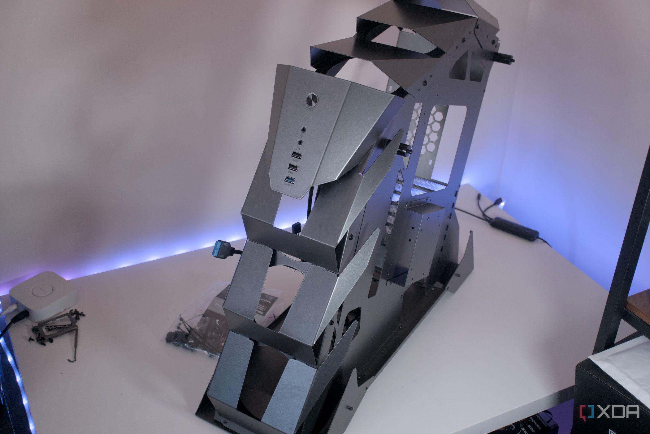vetroo-k1-pangolin-front-angle