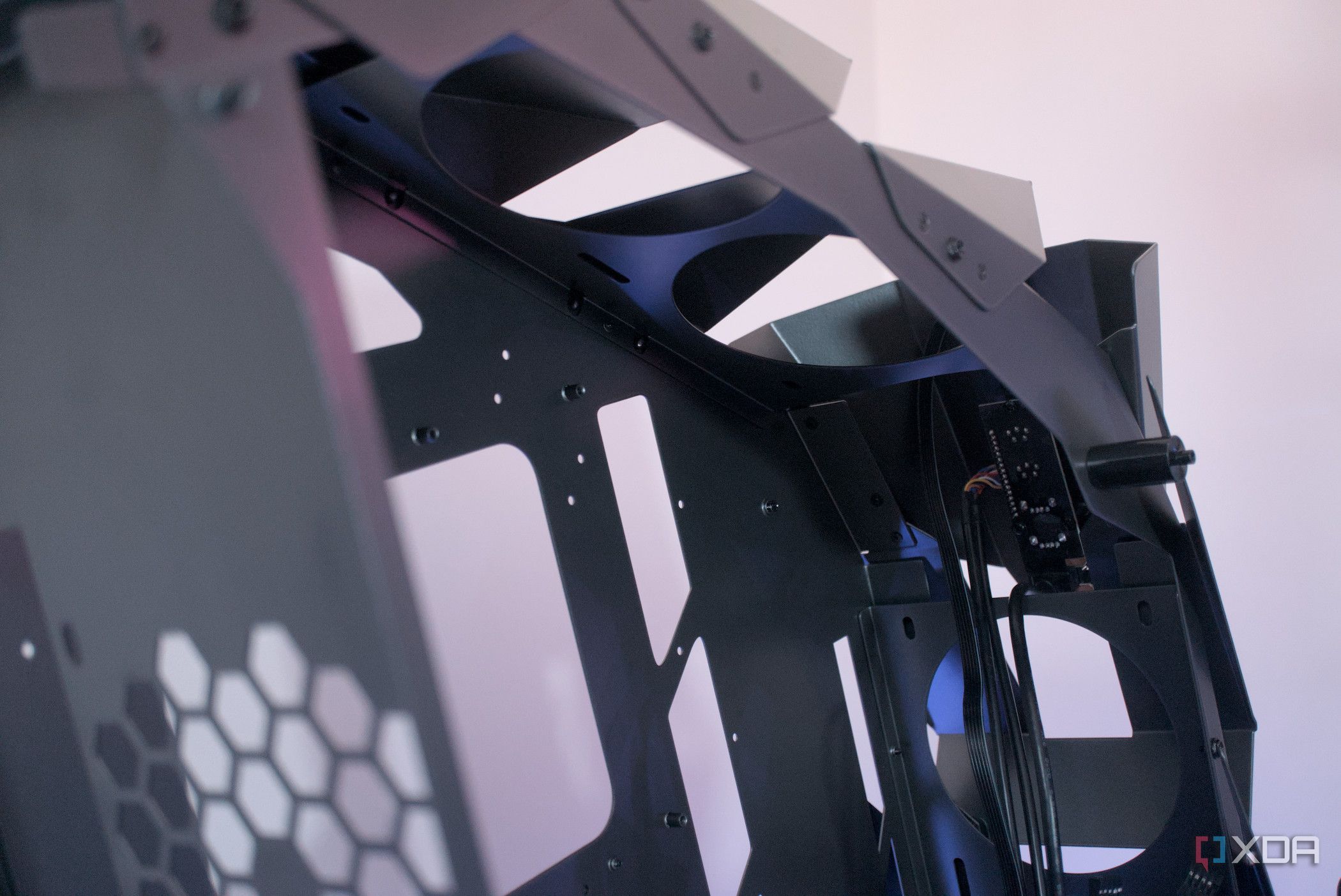 Vetroo K1 Pangolin review: I hated building a PC inside this cool ...