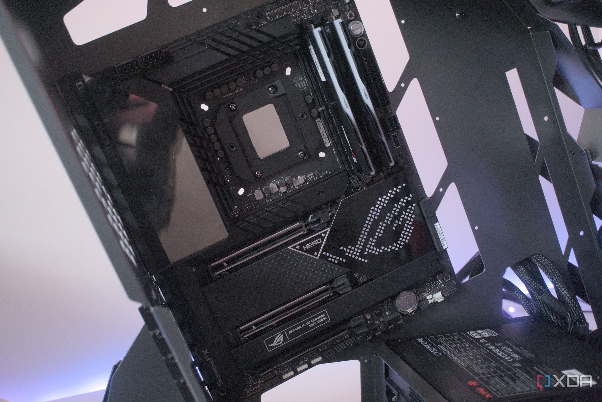 An image of a Vetroo K1 Pangolin Mid-tower motherboard installed in a modular PC case.