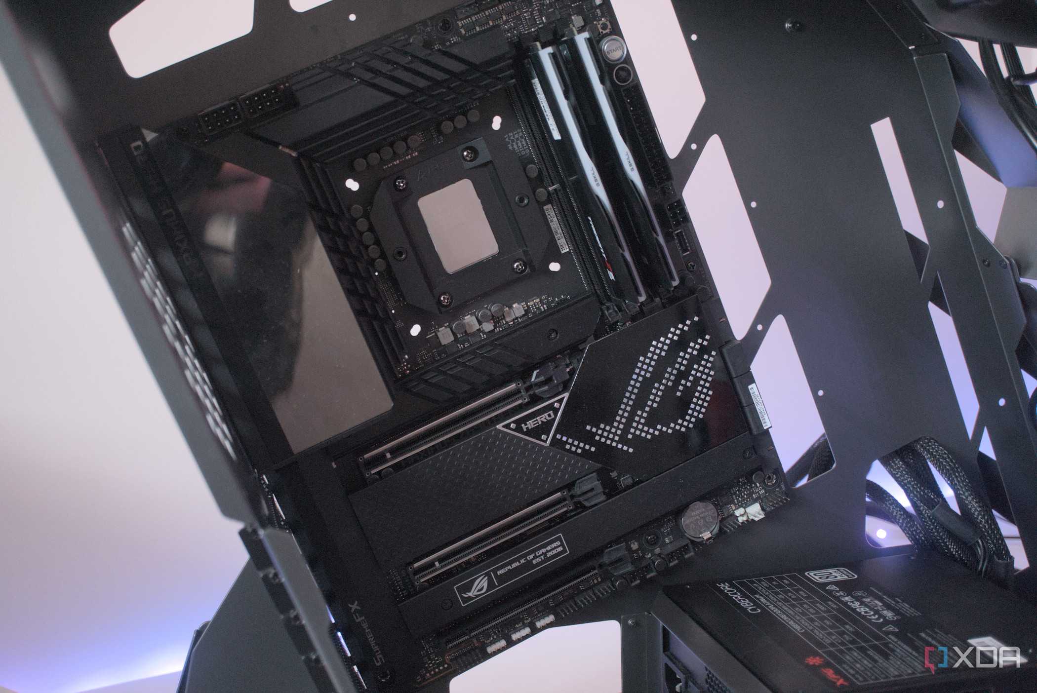 An image of a Vetroo K1 Pangolin Mid-tower motherboard installed in a modular PC case.
