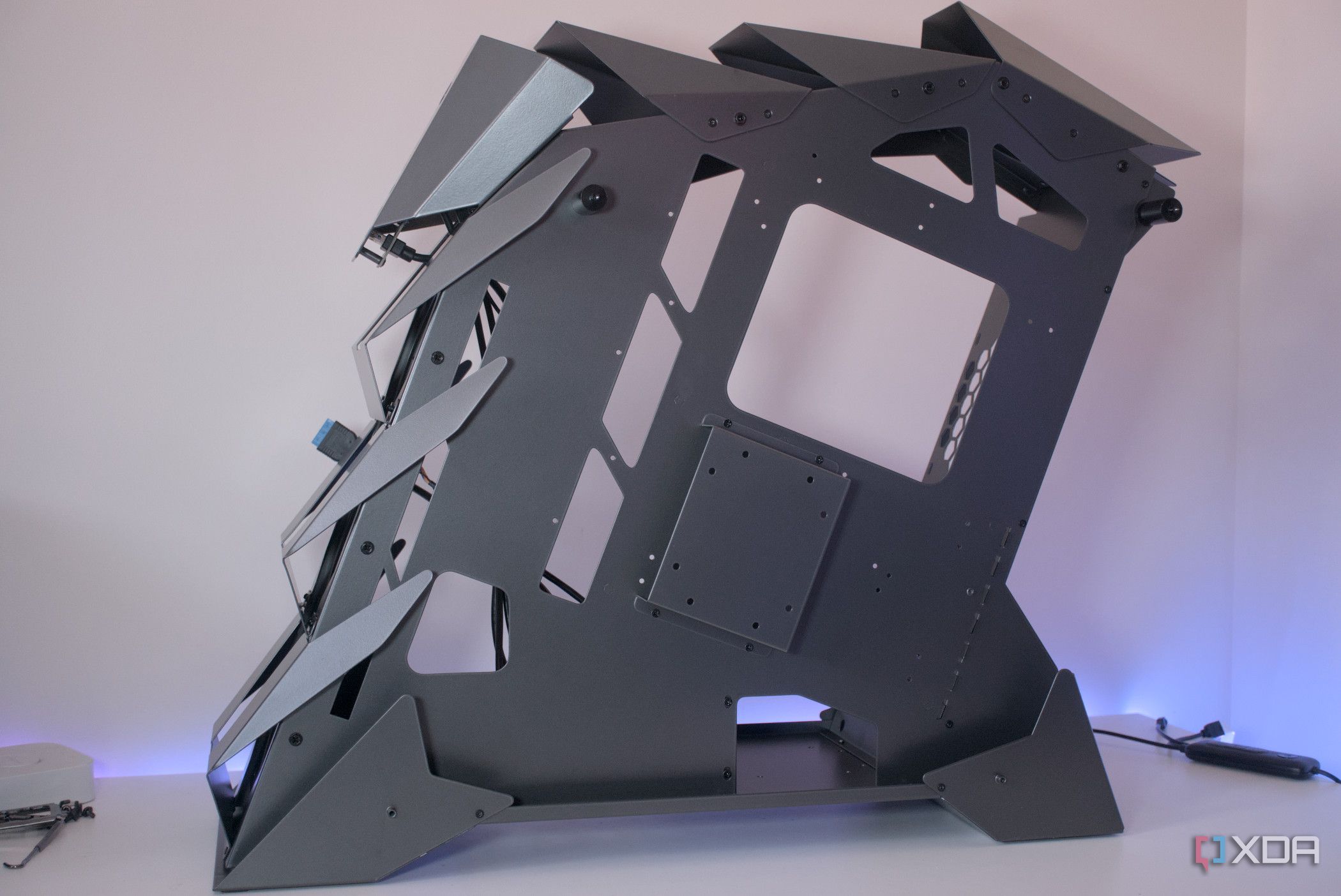 Vetroo K1 Pangolin review: I hated building a PC inside this cool ...