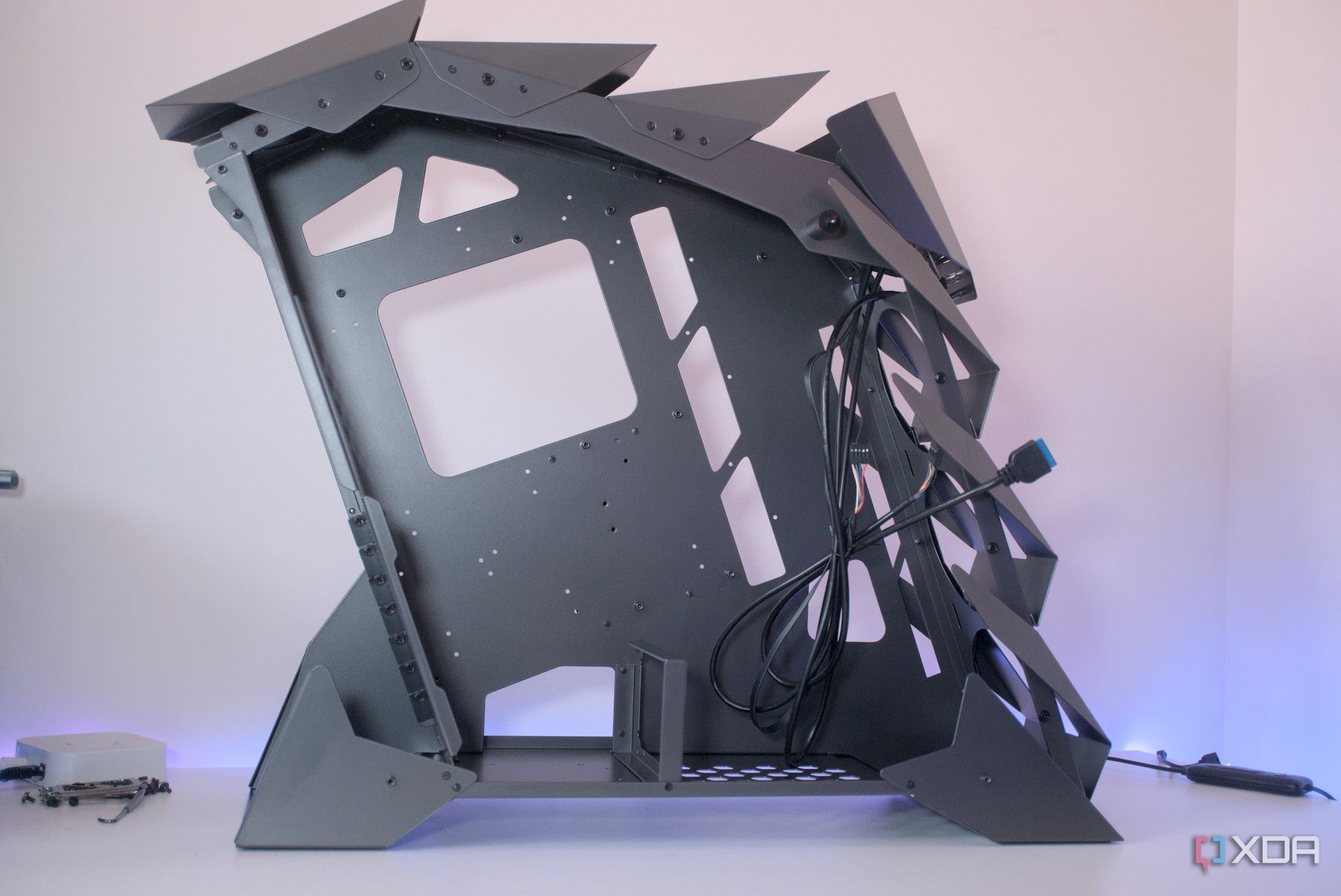 Vetroo K1 Pangolin review: I hated building a PC inside this cool ...