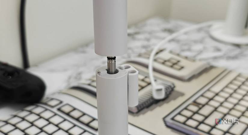 An image showing the Wave Neo microphone being attached to the riser attachment.
