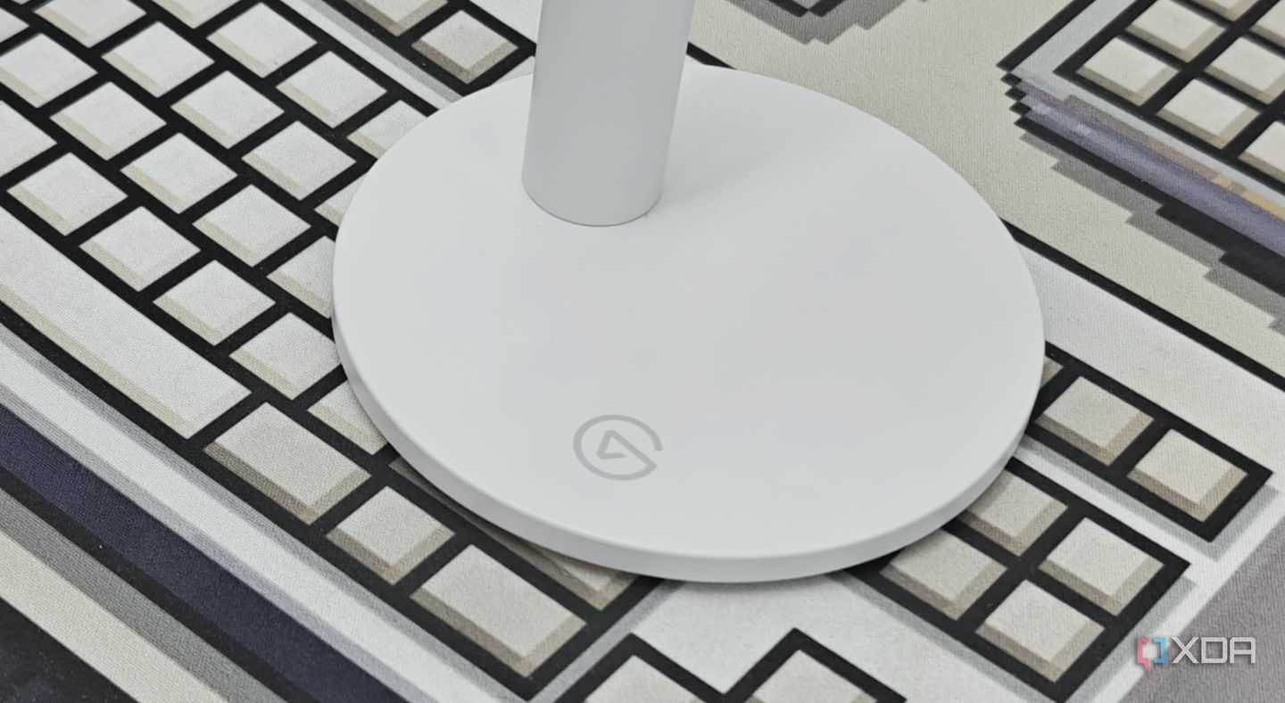 An image showing the base of the Wave Neo microphone with an Elgato logo on it.
