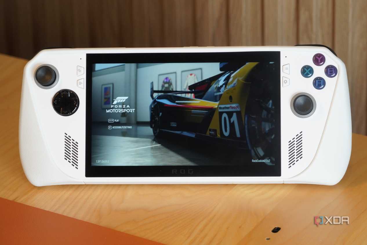 Forza Motorsport running on an ROG Ally.