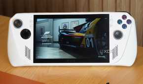 Forza Motorsport running on an ROG Ally.