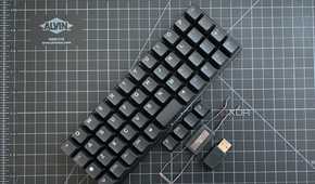 Image of a 40% keyboard with spare keycaps