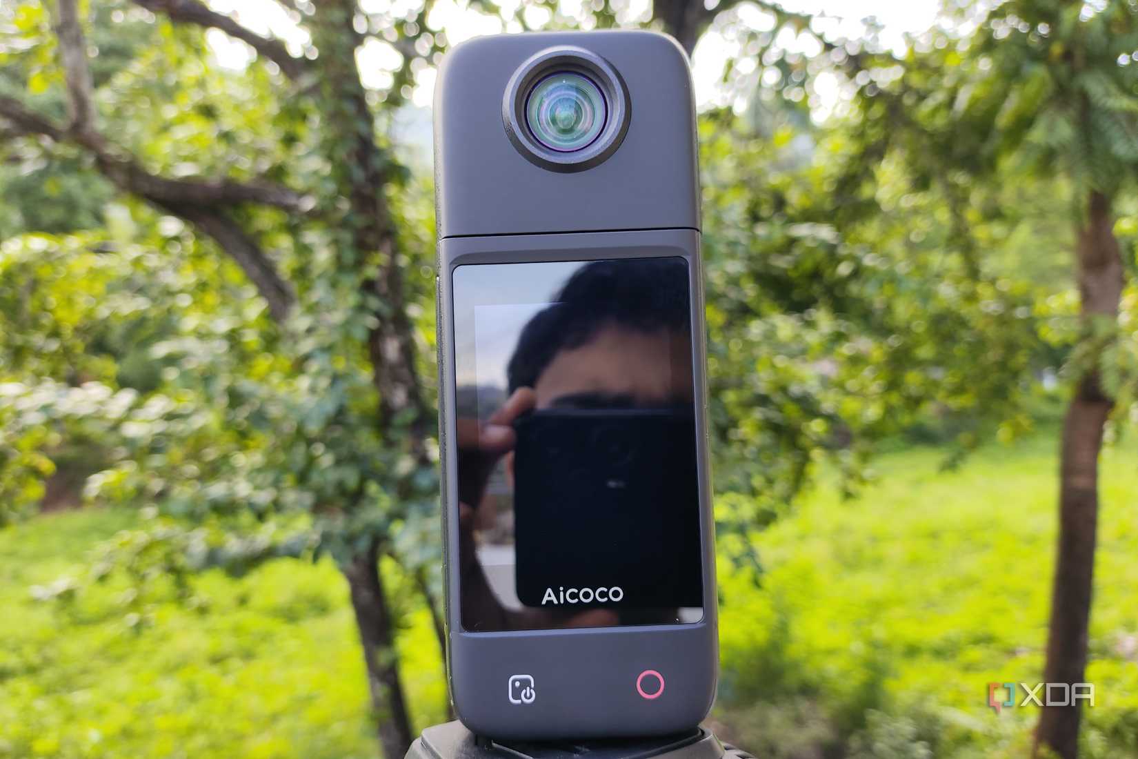 The Aicoco onAir mounted on a tripod in portrait orientation