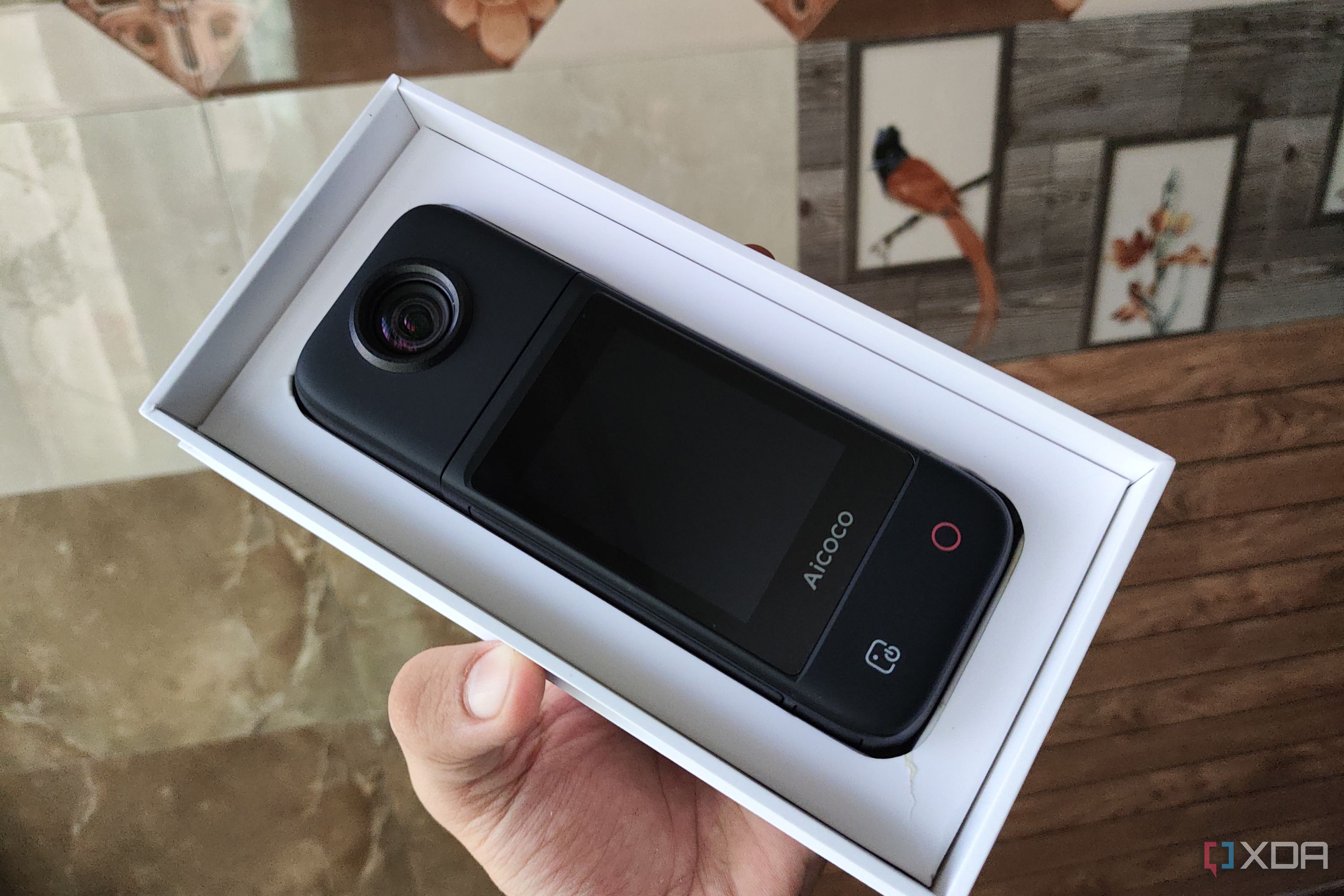 The Aicoco onAir inside its package