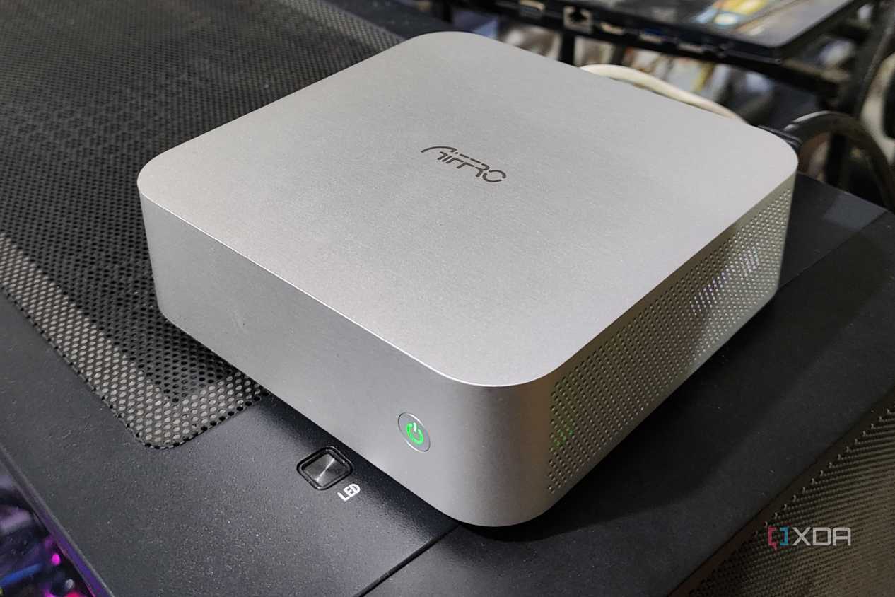 An Aiffro K100 NAS placed on a PC