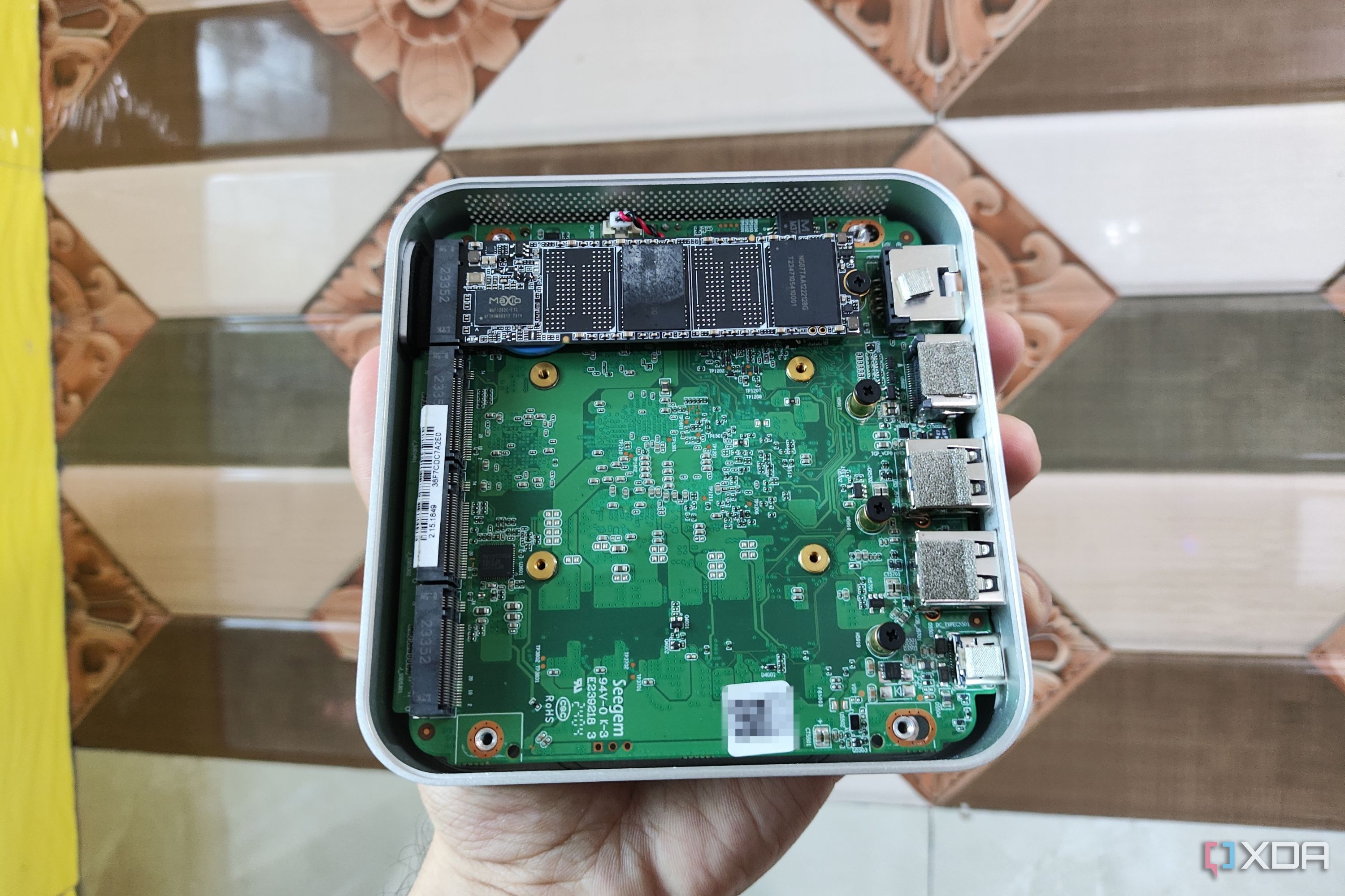The internals of an Aiffro K100 NAS